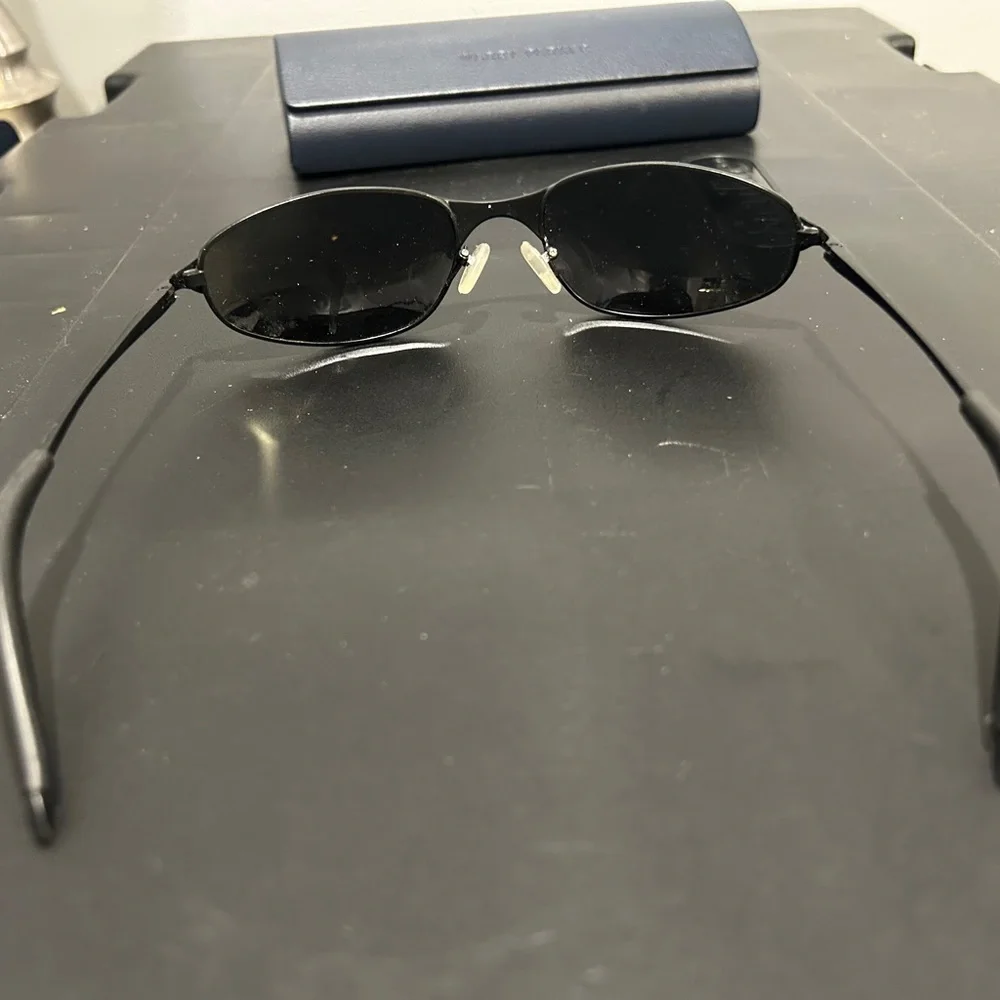 Sleek Black Oval Sunglasses